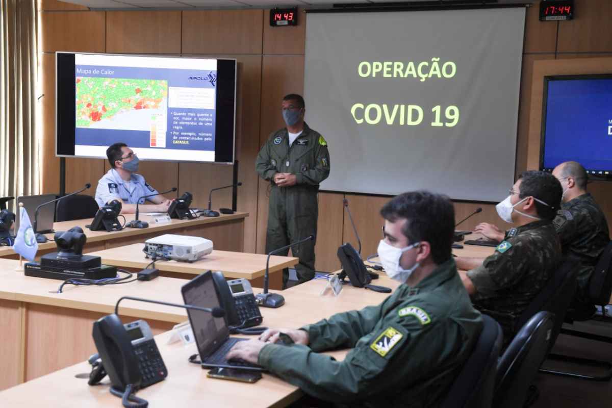 Militares jÃ¡ transportaram mais de oito mil toneladas de materiais. SÃ³ a ForÃ§a AÃ©rea Brasileira jÃ¡ realizou mais de 300 voos para levar insumos e equipamentos, em especial Ã s Ã¡reas mais carentes e remotas