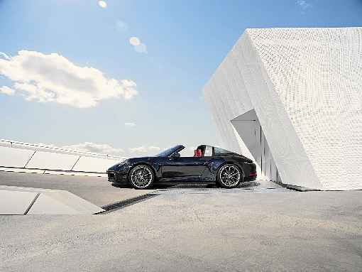 Porsche apresenta versÃ£o Targa da nova geraÃ§Ã£o do 911. Modelo deve chegar ao Brasil em 2021