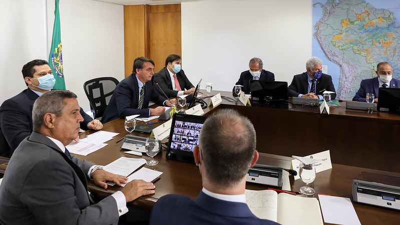 Bolsonaro, Maia e alcolumbre em VideoconferÃªncia com Governadores dos Estados.