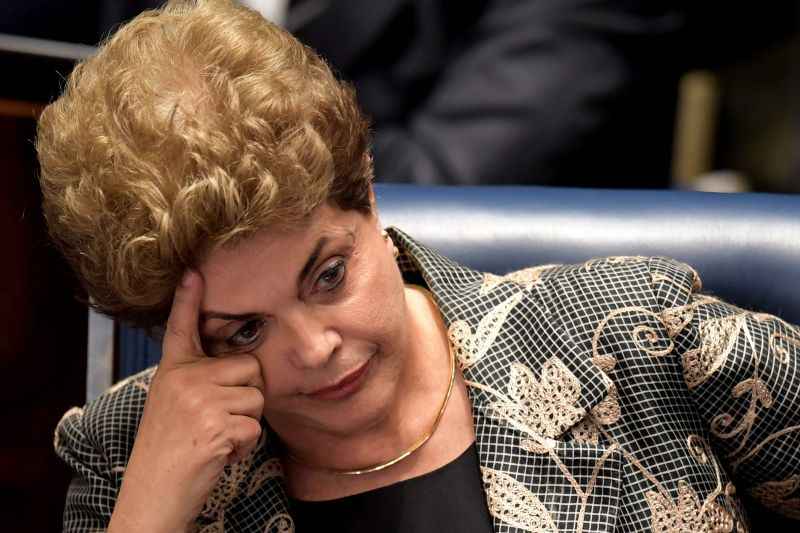 Empresa de cursos preparatÃ³rios para concursos pÃºblicos usou a imagem de Dilma, sem autorizaÃ§Ã£o, para vender um curso sobre 