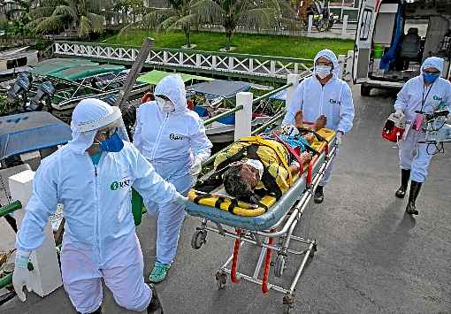 Equipe de emergÃªncia acompanha paciente com covid-19 em viagem de barco, da comunidade de Portel a hospital em Breves, na Ilha de MarajÃ³, no ParÃ¡