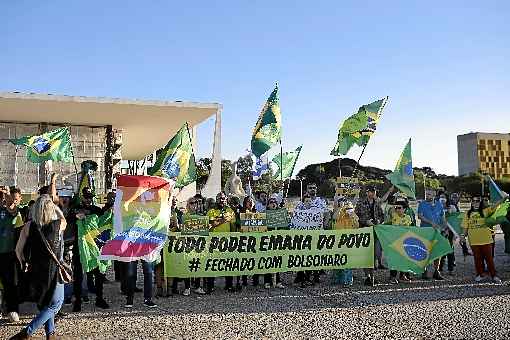 Protesto contra o Supremo Tribunal Federal na PraÃ§a dos TrÃªs Poderes: Bolsonaro e aliados afirmam que inquÃ©rito fere a liberdade de expressÃ£o