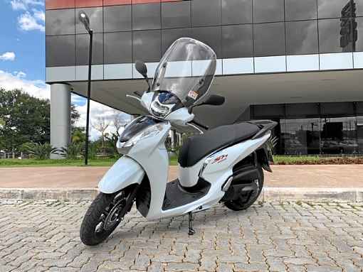 Com motor potente e rodas 16 polegadas, Honda SH300i eleva a experiÃªncia de se pilotar um scooter para  outro patamar