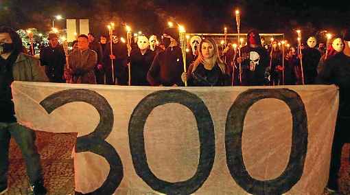 Integrantes do grupo 300 do Brasil fizeram manifestaÃ§Ã£o em frente ao Supremo Tribunal Federal