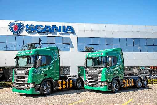 Scania entrega os primeiros caminhÃµes capazes de rodar com gÃ¡s natural ou biometano