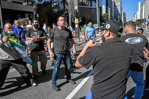 Em SÃ£o Paulo, a JustiÃ§a tenta evitar que se repitam as cenas de pugilato entre os manifestantes e confronto com a PM