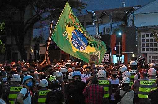 PolÃ­cia paulista adota postura mais repressora contra o movimento