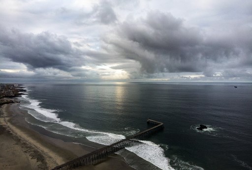 Vista aÃ©rea da praia em Rosarito, estado de Baja California, na costa do PacÃ­fico do MÃ©xico.