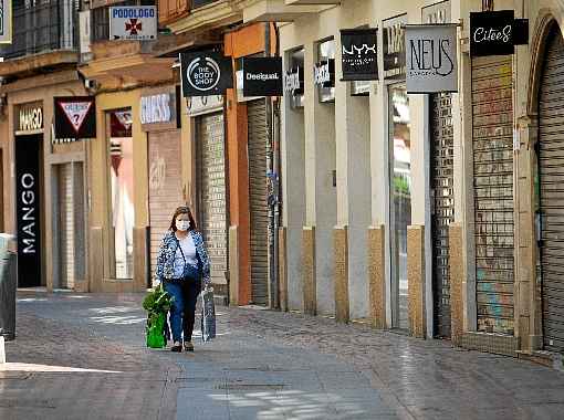 Rua vazia na Espanha, um dos paÃ­ses mais atingidos pela pandemia: medidas severas de isolamento foram iniciadas em marÃ§o