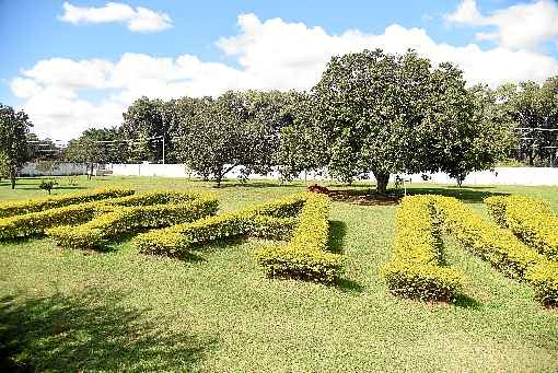 A Embaixada do IrÃ£ ocupa uma Ã¡rea de 25 mil metros quadrados, no Setor de Embaixadas Sul: uma das primeiras representaÃ§Ãµes diplomÃ¡ticas inauguradas em BrasÃ­lia