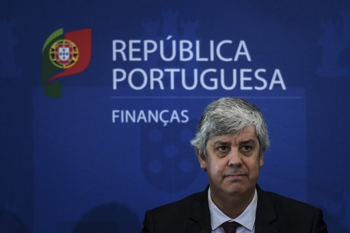 Nesta foto de arquivo tirada em 17 de dezembro de 2019, o ministro das FinanÃ§as de Portugal, Mario Centeno, observa durante uma conferÃªncia de imprensa para apresentar o OrÃ§amento do Estado para Portugal 2020 no MinistÃ©rio das FinanÃ§as de Lisboa.