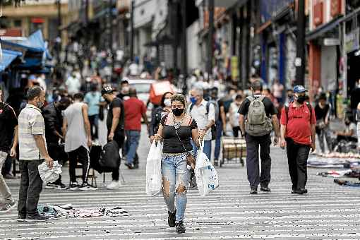 ComÃ©rcio da Rua 25 de MarÃ§o, no centro de SÃ£o Paulo, voltou a funcionar ontem