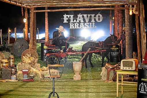 Radicado no DF, FlÃ¡vio Brasil se tornou famoso ao ser levado embora por cavalo