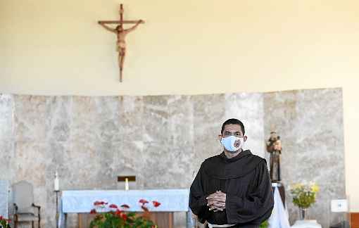 O pÃ¡roco do SantuÃ¡rio Santo AntÃ´nio diz que o padroeiro do casamento tambÃ©m protege o lar dos casais