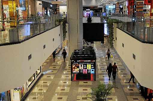 Apesar da retormada das atividades, movimento em shoppings Ã© pequeno