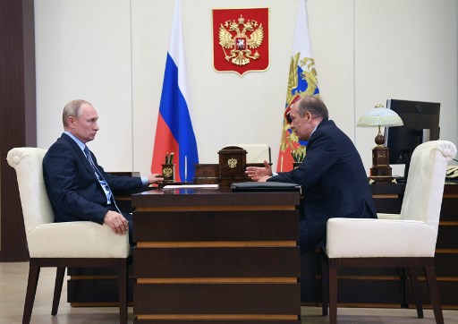 O presidente russo Vladimir Putin se encontra com Alexander Bortnikov, chefe da agÃªncia de inteligÃªncia russa FSB, na residÃªncia do estado de Novo-Ogaryovo, perto de Moscou, em 16 de junho de 2020.