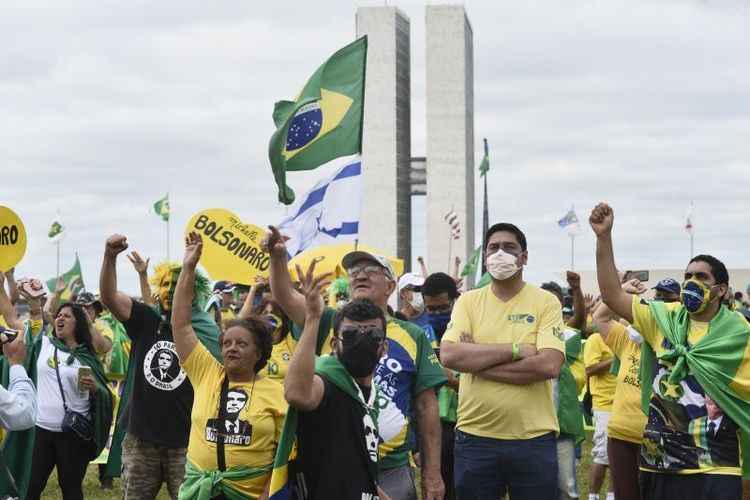 ManifestaÃ§Ã£o em carreata prÃ³ governo Bolsonaro na Esplanada dos MinistÃ©rios, em 9 de maio