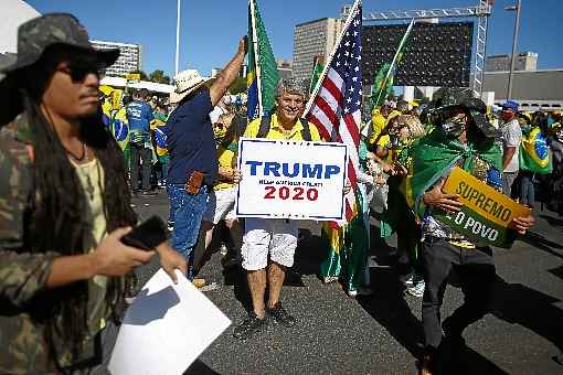 Alguns participanates homenageavam o presidente norte-americano