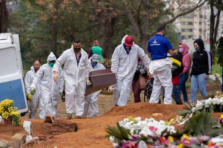 Mortes por covid-19 alterou cuidados, rituais e horÃ¡rios de cemitÃ©rios para gerir demanda e riscos da pandemia