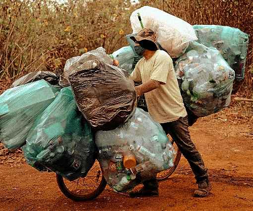 Francisco Sousa, o DadÃ¡: %u201CAs pessoas sabem pouco sobre a reciclagem. Precisamos falar sobre sustentabilidade%u201D