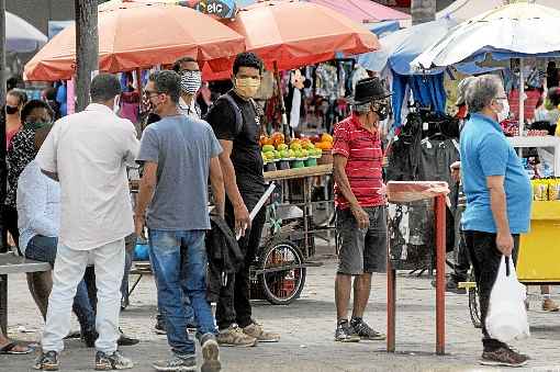 AglomeraÃ§Ã£o no centro do CeilÃ¢ndia: mais de 52 mil casos no DF levaram ao estado de calamidade pÃºblica