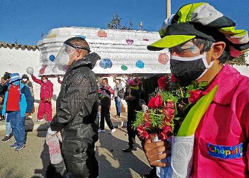 Cortejo fÃºnebre do palhaÃ§o Chupetin em Huancayo, no Peru: hospitais do paÃ­s Ã  beira do colapso