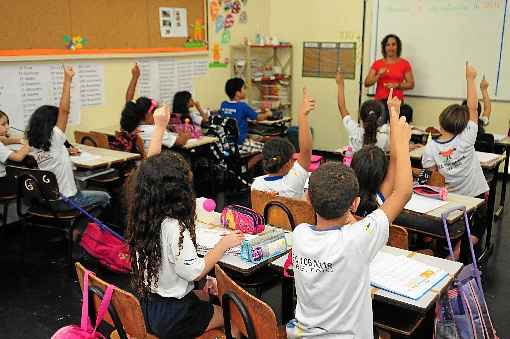 Segundo o PNE, hÃ¡ uma retenÃ§Ã£o dos alunos no ensino fundamental, o que acaba gerando prejuÃ­zos para o estudante, que perde a motivaÃ§Ã£o