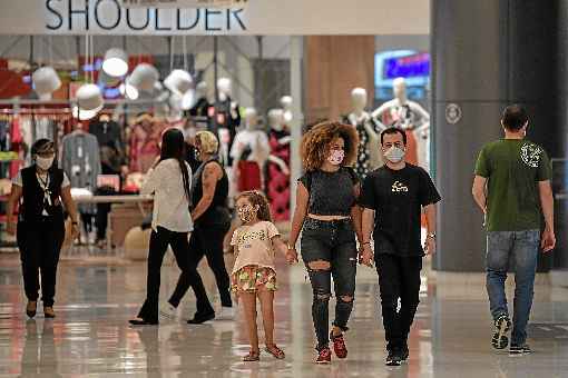 Shopping aberto em SÃ£o Paulo. Apesar das medidas restritivas, caso os nÃºmeros disparem com o retorno das atividades, pode ser decretado o fechamento geral