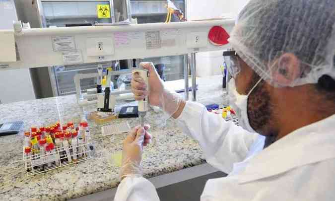 Os autores estudaram os casos de pacientes que receberam a prescrição de pelo menos seis tratamentos de hidroxicloroquina ou cloroquina entre 1 de janeiro de 2019 e 15 de fevereiro de 2020