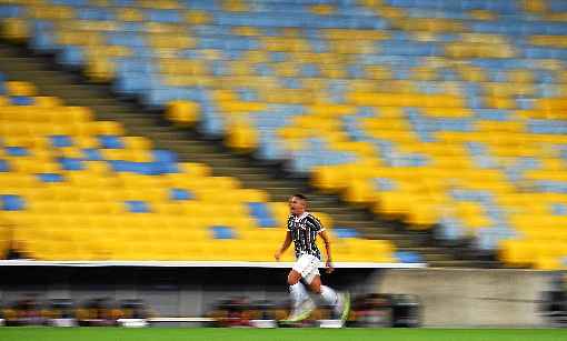 Gilberto festeja a abertura do placar. Tricolor ganhou nos pÃªnaltis, levou a TaÃ§a e faz Fla-Flu final do Carioca