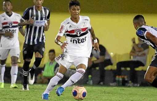 Gustavo Maia foi um dos destaques do SÃ£o Paulo na Copinha deste ano: jovem talento prefere Neymar e CR7 a Messi