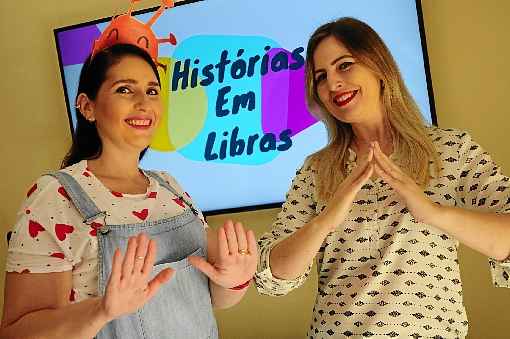 Fabiane e Roberta integram projeto da UnB que traduz orientaÃ§Ãµes mÃ©dicas da OMS e Secretaria de SaÃºde para Libras