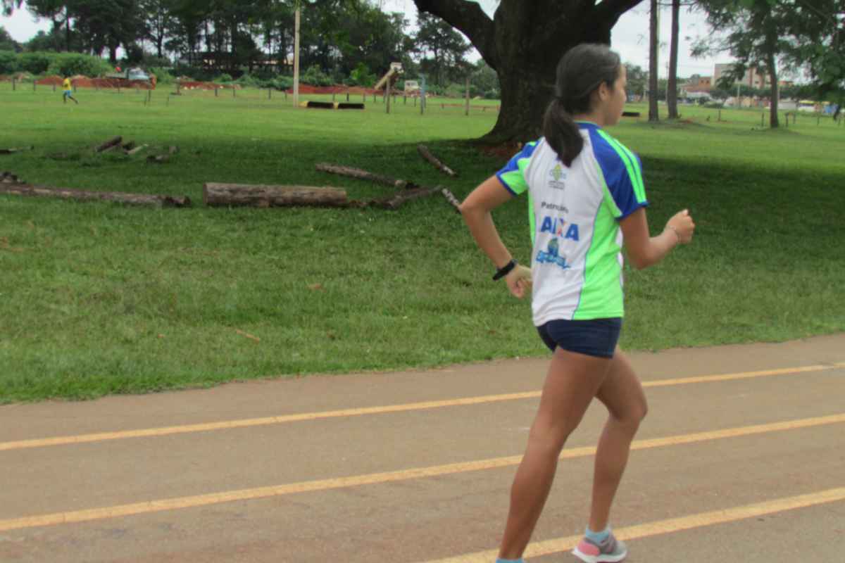 Mulher fazendo caminhada