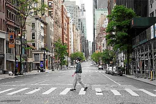 Rua vazia em Nova York: pesquisa com dados dos EUA e de outros cinco paÃ­ses indica que restriÃ§Ãµes preveniram ou adiaram 62 milhÃµes de casos