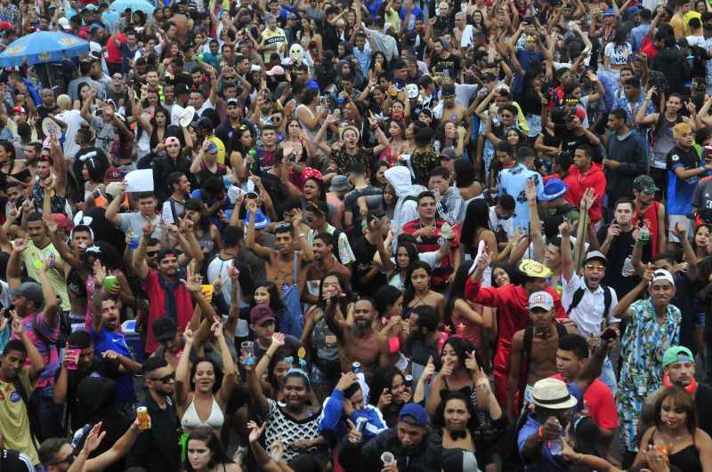 Bloco dos Raparigueiros e Baratona ao lado do EstÃ¡dio Nacional, em 2019