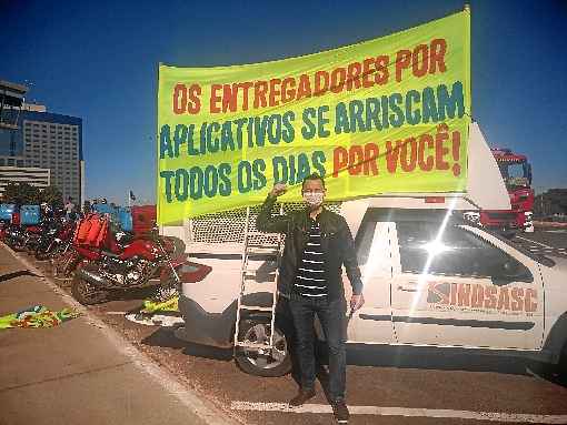 Trabalhadores se reuniram na Torre de TV. Ao contrÃ¡rio da manifestaÃ§Ã£o anterior, ato teve pouca adesÃ£o