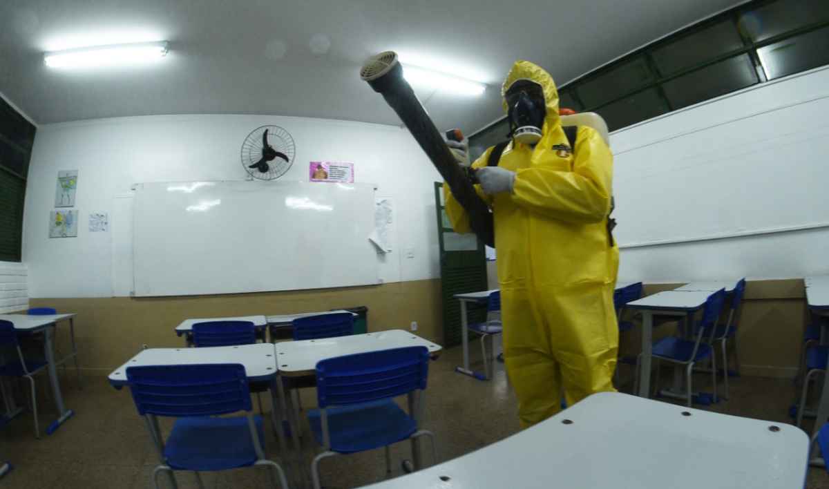 AÃ§Ã£o para retomada das aulas presenciais comeÃ§ou no Centro de Ensino MÃ©dio Urso Branco, no NÃºcleo Bandeirante