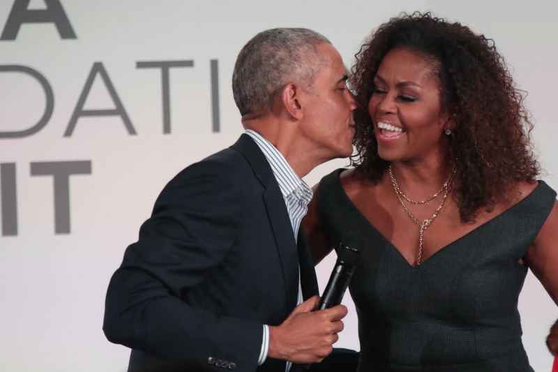 Michelle Obama e Barack Obama comandam o primeiro episÃ³dio do podcast