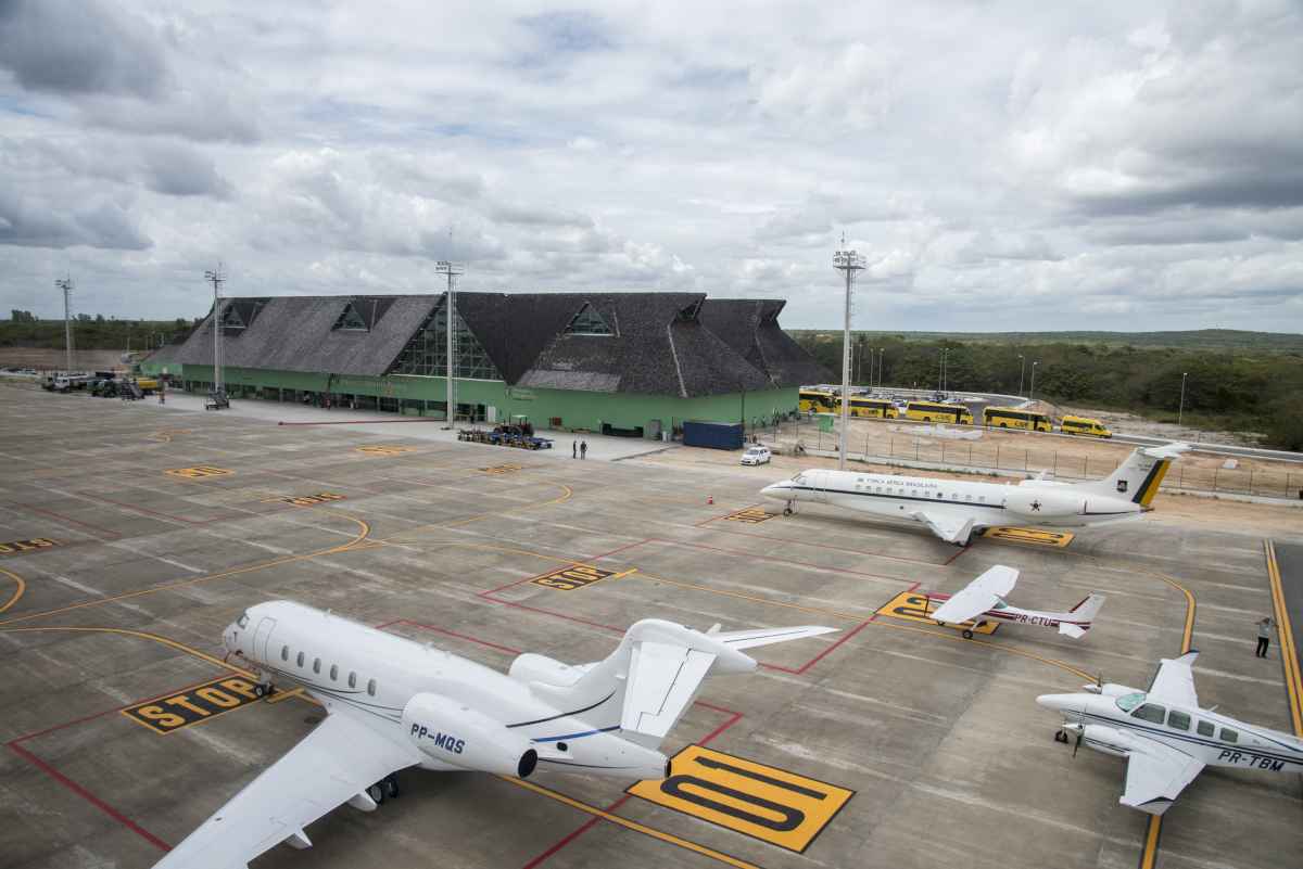 AviÃµes em aeroporto