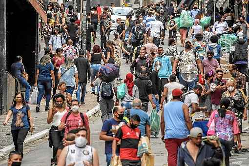 Rua comercial em SÃ£o Paulo: epidemia comeÃ§ou em cidades mais populosas e se espalhou pelo interior