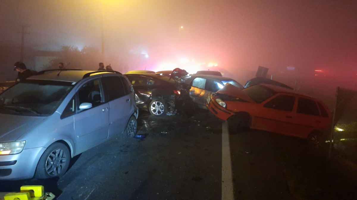 Acidente com 22 carros deixa ao menos 8 mortos e mais de 20 feridos no ParanÃ¡