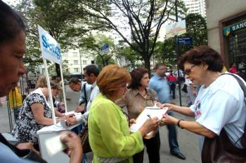 Campanha de arrecadação de assinaturas em Belo Horizonte: mobilização popular garantiu sucesso da iniciativa