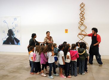 Visita ao Espaço Cultural Contemporâneo (Ecco), que mantém um projeto de capacitação de professores desde 2006