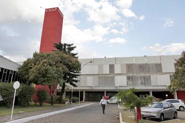 Sede da Enap: oportunidades para 44 técnicos em educação, com graduação em qualquer área de formação. Há, também, uma vaga para bibliotecário