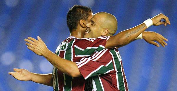 Jogadores do Fluminense festejam a vitória no Maracanã