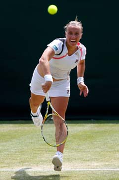 A campeã de Roland Garros venceu a francesa Parmentier por 2 sets a 0