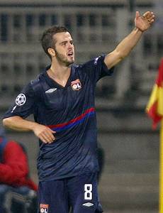 Miralem Pjanic marca no Lyon