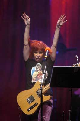 Em 2004, Rita Lee fez um show apote&oacute;tico na Concha