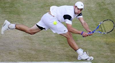 Roddick mostrou por que está 50 posições do ranking na frente do adversário